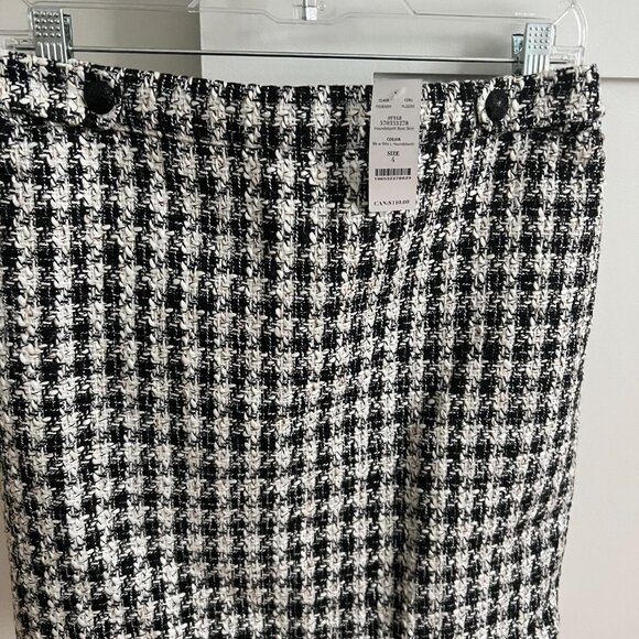 White House Black Market Women's Houndstooth Boot Skirt, Size 4 - Picture 3 of 4